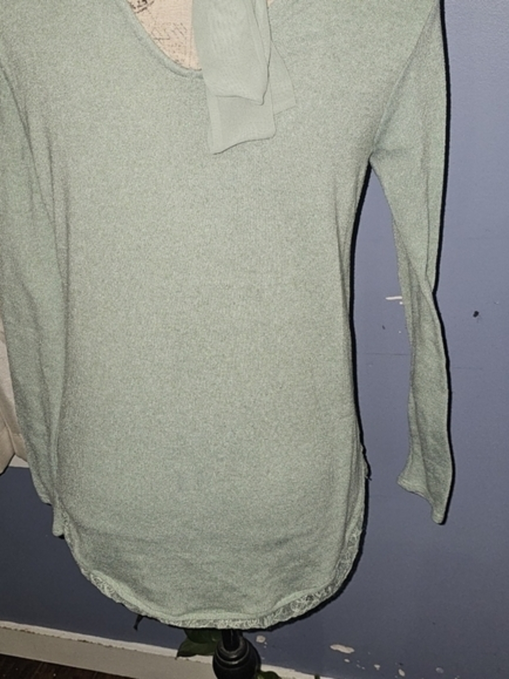Light Mint Long-Sleeve Lace-Hem Women's Top - Picture 5 of 7